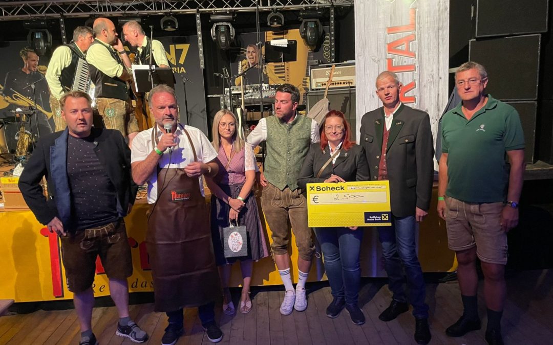 Benefizspiel des Club Steiermark und Oktoberfest am Fussballplatz in Weißkirchen …