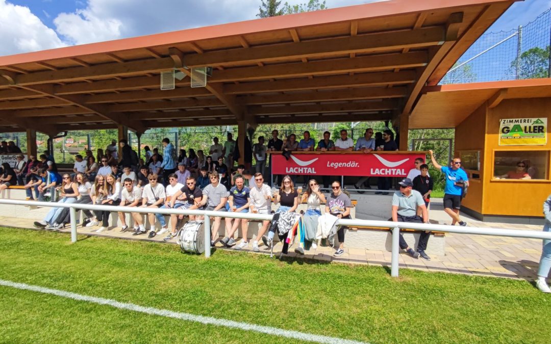 Stolz auf unsere Fans … Super Unterstützung der Kampfmannschaft in Oberwölz !